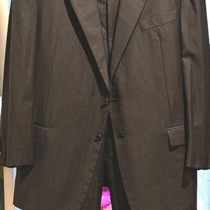 Hickey Freeman’s Men 2-pc. Suit 48L. Black pin-striped
Tasmanian